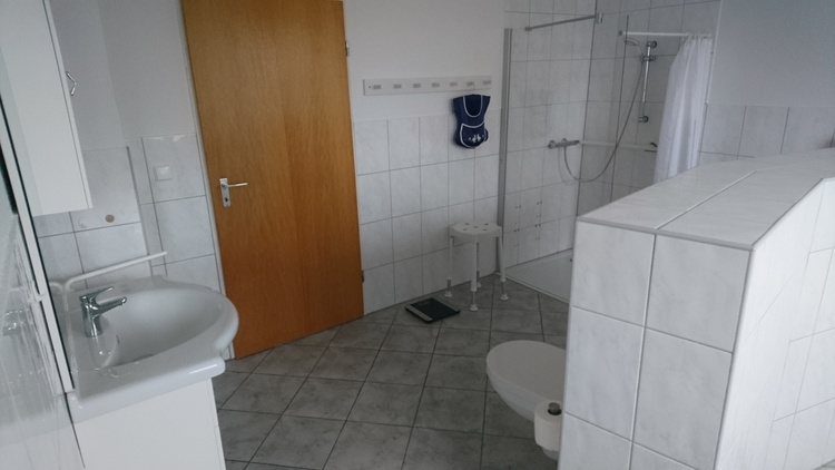 Bad / Dusche Bad / Dusche