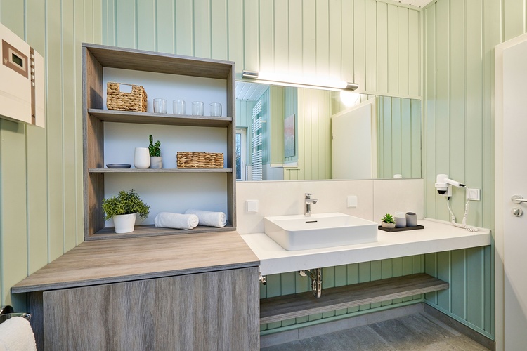 Wannenbad mit Zugang zur Sauna - Typ F Wannenbad mit Zugang zur Sauna - Typ F