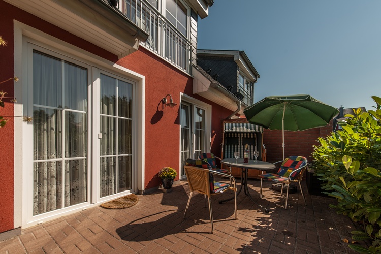 Terrasse mit Strandkorb Terrasse mit Strandkorb