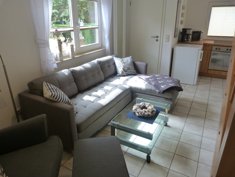 WZ Couch mit Récamiere, Ohrensessel, Hocker, Leselampe WZ Couch mit Récamiere, Ohrensessel, Hocker, Leselampe