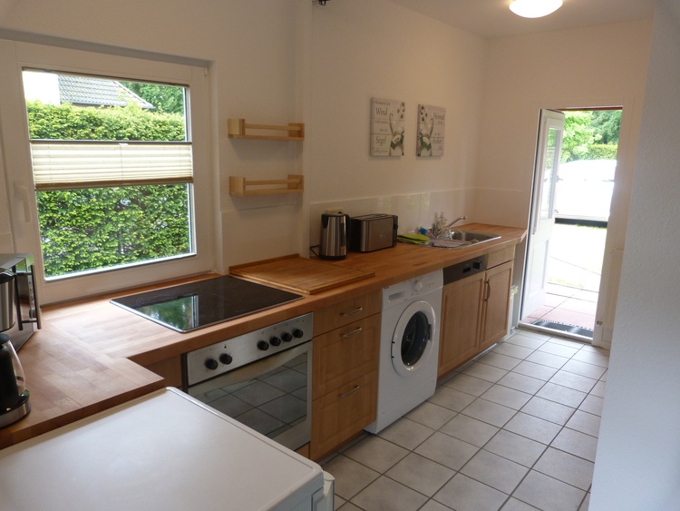 In die Küche integriert ist eine Waschmaschine. In die Küche integriert ist eine Waschmaschine.